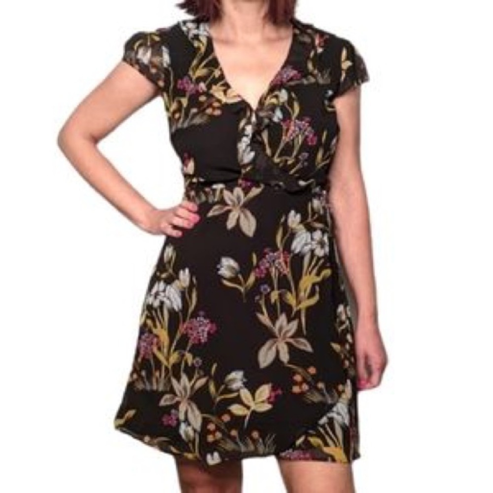 NWT willow & clay cierra floral wrap dress